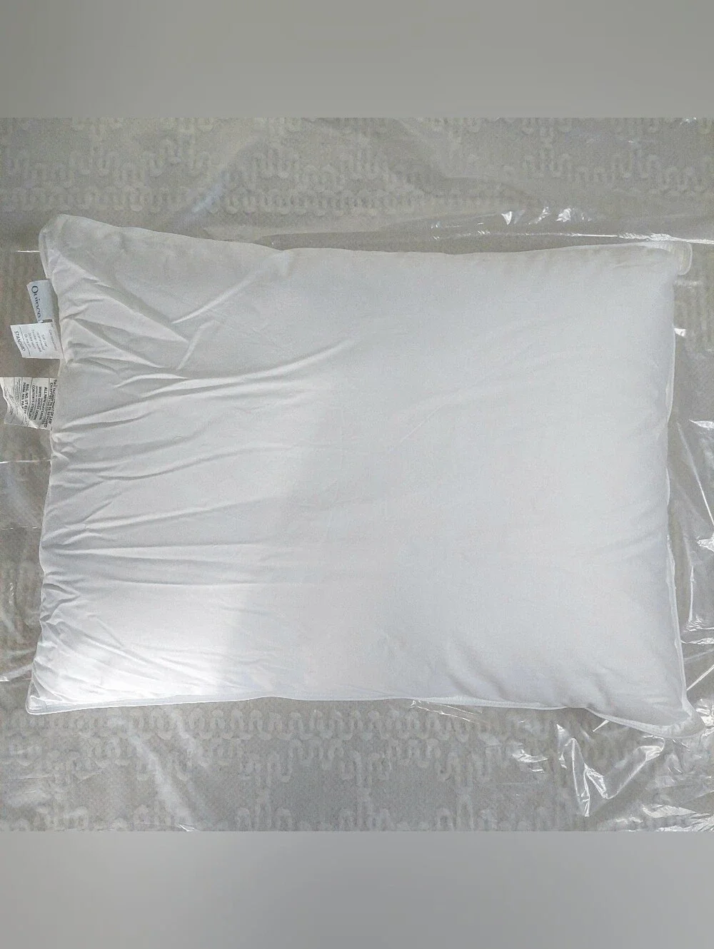 NWOT- Quince Standard White Goose Down Pillow ( Soft/ Medium)(P42)